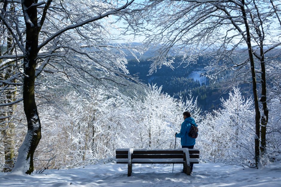 Winter Day-Trip Pacing: Fewer Stops, Warmer Cafés