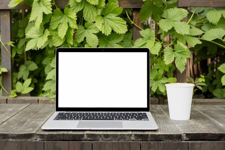 Digital Nomad Workspace Setup: Digital Nomad Workspace Tech: What Works in 2026
