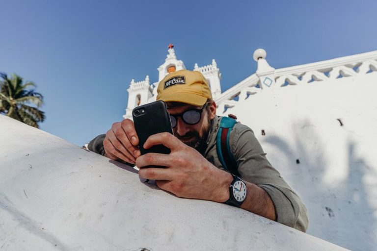 Reliable Wi-Fi Abroad Remote Work 2026: SIM Card vs. Portable Hotspot: Reliable Wi-Fi Abroad for Remote Work in 2026